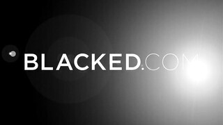 Abella Danger élvezi a csoki kukacot