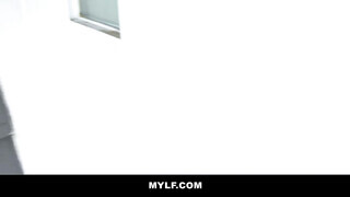 Szőrös vaginás kolumbiai milf megpakolva