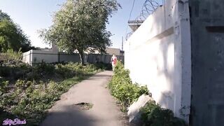 Fiatal gádzsi lovagolja a csóka faszát