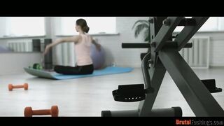 Jogázó zsenge sunát baszik análba az edő