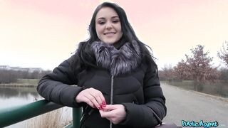 Orosz fiatal szuka pénzért közösül
