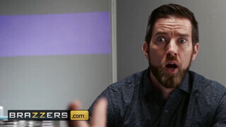 Brazzers - Cali Carter a hatalmas tőgyes zsenge