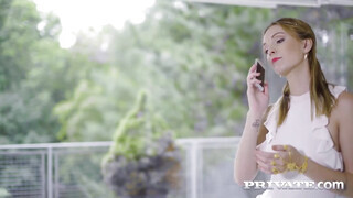 Private - Nicole Love és Dominica Phoenix édeshármasban kefélnek