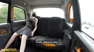 Fake Taxi - Tetkós popós lány lovagol