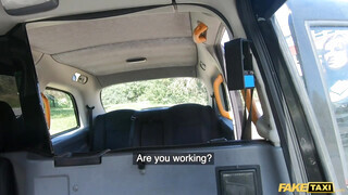 Fake Taxi - Sabien DeMonia a nagy didkós repedtsarkú