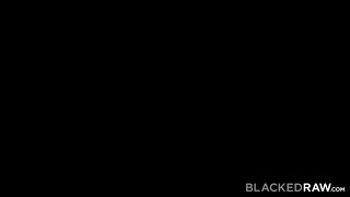 BlackedRaw - Oxana Chic zsenge gádzsi rábukik a faszra