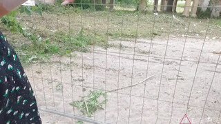 Bájos barinő várja a bájdorongot