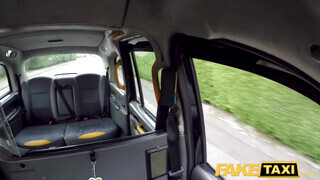 Fake Taxi - Alice Judge fenékbe kefélve a taxiban