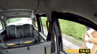 Fake Taxi - Alyssa Divine a csöcsös csoki zsenge