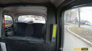 Fake Taxi - Victoria Pure lovagol a taxis péniszén