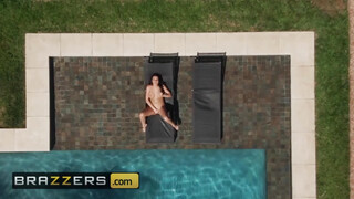 BRAZZERS - Jolee Love a gigászi tőgyes tini bige