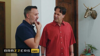 Brazzers - Janice Griffith a szomszéd pacákkal dug