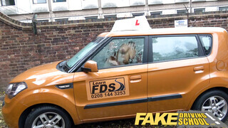Fake Driving School - Zsenge nőci az oktatóval kúr