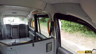 Fake Taxi - Lana Harding a hátsó ülésen reszel