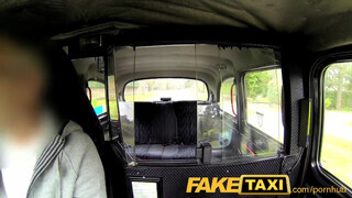 FakeTaxi - piercinges cuni lovagol