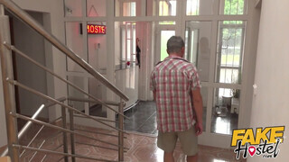 Fake Hostel - Tinédzser turista csaj punciba kefélve