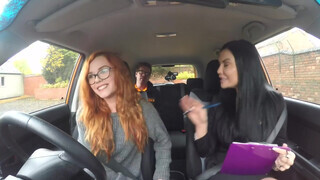 Fake Driving School - kicsike vörös szuka eltereli az oktató figyelmét
