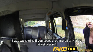 FakeTaxi - termetes kannás Milf szétbaszatja magát a Taxiban