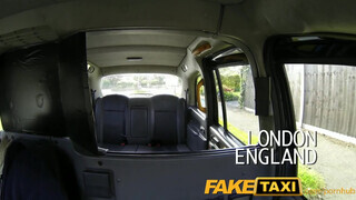 FakeTaxi - méretes fenekű lány hancúrozni akar
