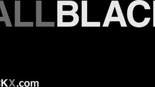 AllBlackX - Cecilia Lion a vadító szőrös bulkeszos tinédzser