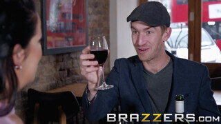 Brazzers - Anissa Jolie élvezi a gigászi dákót