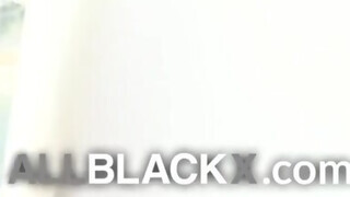 AllBlackX - Lala Ivey a gigászi kannás fiatal
