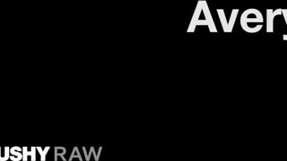 Avery Jane a szexy csoki zsenge - TUSHYRAW