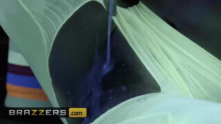 Brazzers - az ázsiai Kendra Spade jó óriási bájdorongot talál