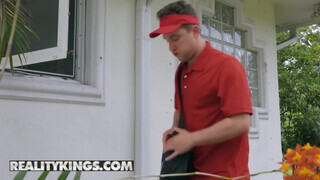 Reality Kings - kivarrott mami és egy tini nyeles aszpirin esete