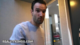 Reality Kings - a molett Eva Notty kettyinteni akar
