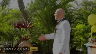 Brazzers - Victoria June kúr a pincér pasassal