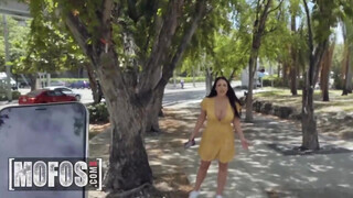 Mofos - Angela White élvezi ha keményen kufircolják