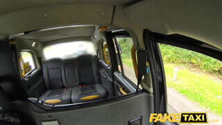Fake Taxi - Gigászi csöcsű milf megbaszva a hátsó ülésen