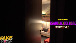 Isabelle Deltore a szívdöglesztő ausztrál milf - Fake Hostel