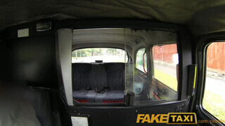 FakeTaxi - Felborotvált fejű punk maca megrakva