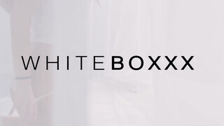 WHITEBOXXX - Világos Szőke tinédzser nőci extra masszázst kap