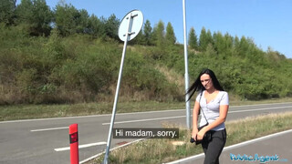 Méretes cickós zsenge gádzsi pénzért kupakol - Public Agent