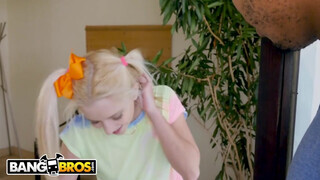 BANGBROS - Riley Star imádja a csoki kukit