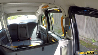 Fake Taxi - Zsenge csaj kúr a taxiban