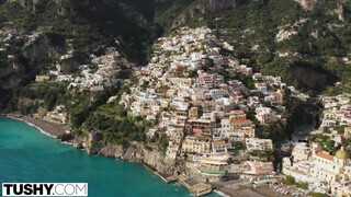 TUSHY - a hotel menedzserrel kúr a csinos pipi