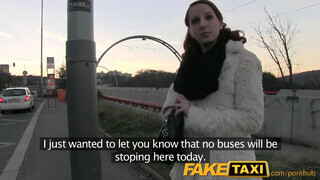 FakeTaxi - Tini ápoló szuka kufircol a taxiban