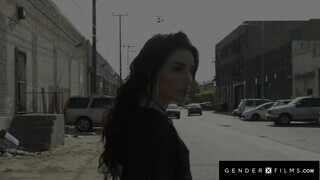 GenderXFilms - Transzvesztita tinédzser lovagol