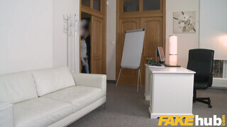 Fake Agent - Lilu Moon imád a castingon kufircolni
