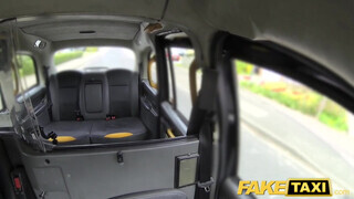 Fake Taxi - Gigászi picsájú spanyol milf análba kúrva