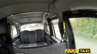 Fake Taxi - ausztrál pipi a szabadban is kedveli csinálni