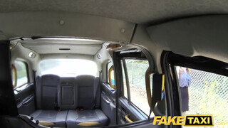 Fake Taxi - idősebb nőci termetes kukit akar
