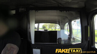 FakeTaxi - ártatlan pici zsenge gádzsi és a vastag kukac