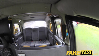 Fake Taxi - Lezbi milfek a hátsó ülésen