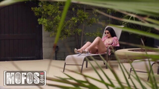 MOFOS - LaSirena69 a termetes tőgyes latina nőci
