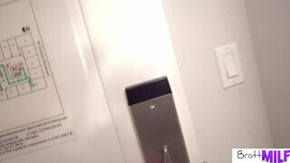 BrattyMILF - Lauren Pixie akarja a farkat